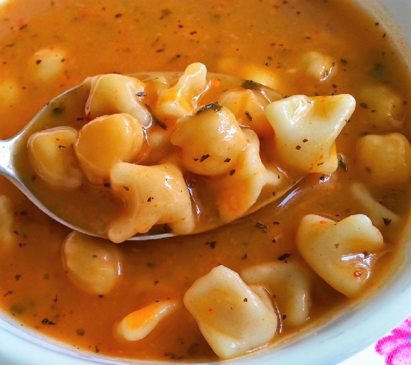 Mantı Çorbası Nasıl yapılır? Evde Kolay Mantı Çorbası Tarifi